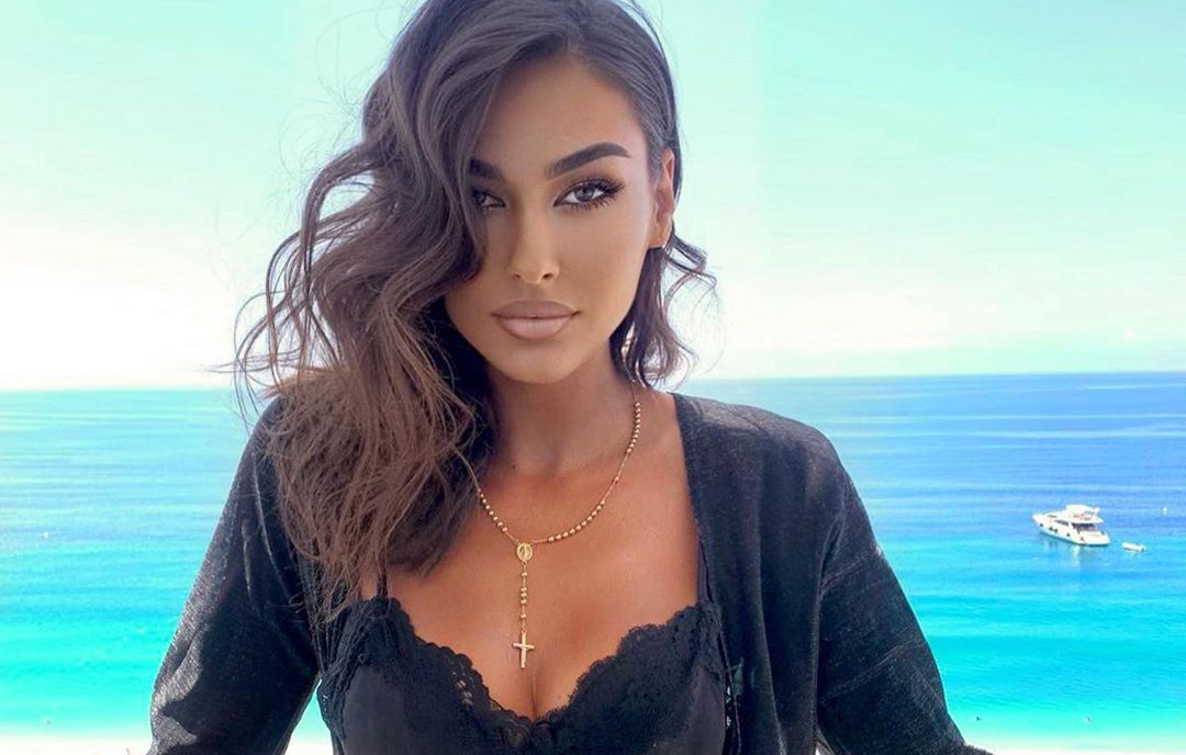 Adrola Dushi shfaqet tërheqëse në fotot e fundit