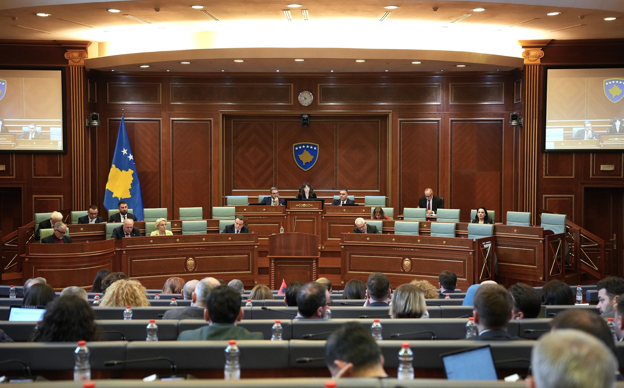 Vetëm 66 deputetë në seancën për zgjedhjen e Presidentit  Prezantohen Konjufca e Kollçaku