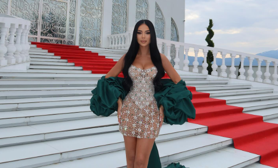 Kaderi shkëlqen në dasmën e shoqes  fustani i merr gjithë vëmendjen