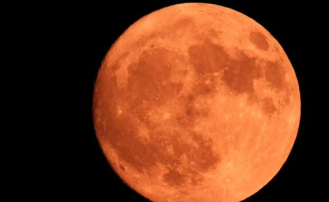 Sonte ndodh  hënë e përgjakur    një pamje që nuk do ta shohim deri në vitin 2028