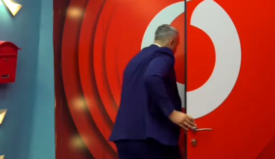 Debatet e ashpra në shtëpi  Rogerti lë shtëpinë e  Big Brother VIP 