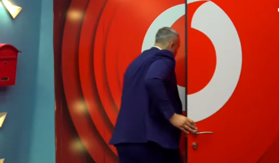 Ish banori i BBVA mbështet publikisht Rogertin  Më i sinqerti dhe më i forti