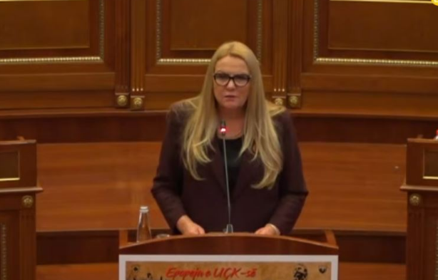 Kadrijaj në seancën solemne  Nën kullën e Prekazit u mbrojt nderi i një kombi