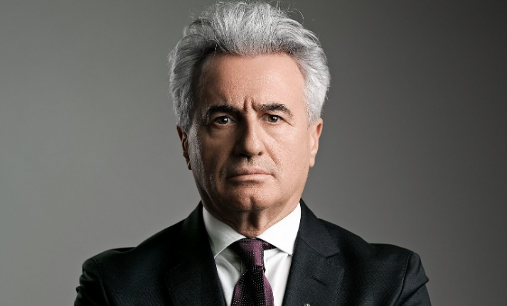 Për të shmangur zgjedhjet  avokati Koci kërkon nënshkrimet për kandidat të dytë për President