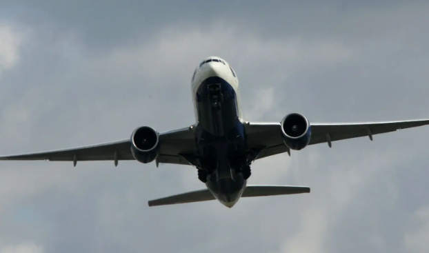 Panik në qiell   avioni që po ikte nga bombardimet në Dubai nuk lejohet të ulet në Rusi për shkak të dronëve