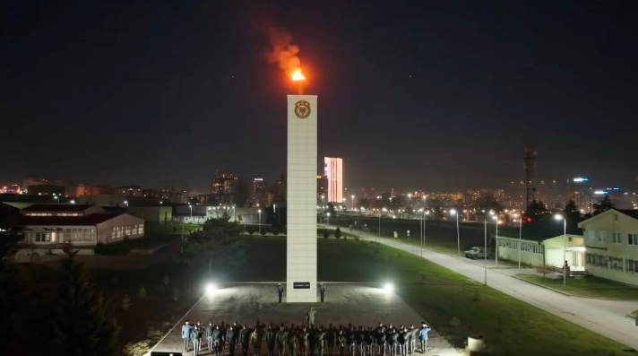 FSK ndez flakadanin për nder të Adem Jasharit dhe familjes Jashari