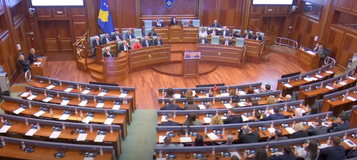 Prezenca e deputetëve  S mund të detyrohen të rrinë në seancë