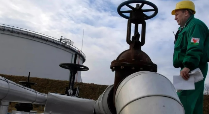 Fuqitë botërore lëshojnë rezerva nafte në vlera rekorde