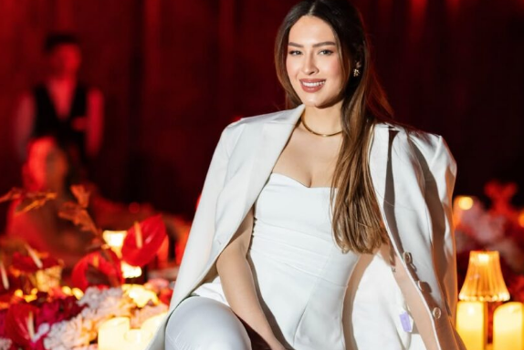  Dardha bie nën dardhë   Franceska prezanton nënën bukuroshe