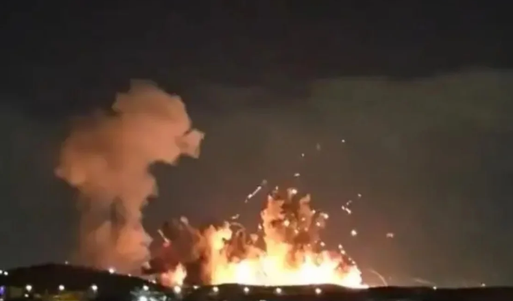 Vijojnë sulmet ndaj Iranit  Shpërthim në depot e armëve  Hegseth  U godit nga bombardues amerikanë