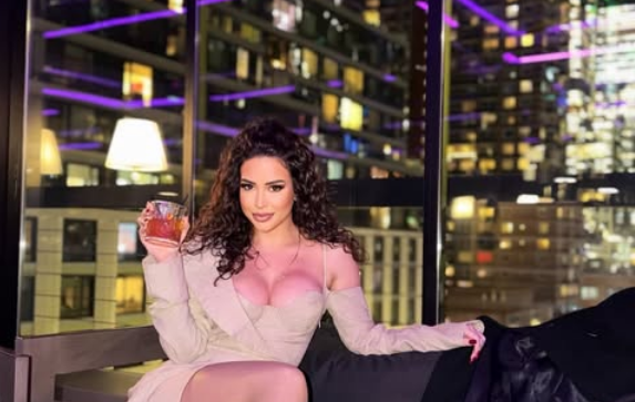 Ish e dashura e Getinjos bën show me gjoksin pas operacionit plastik