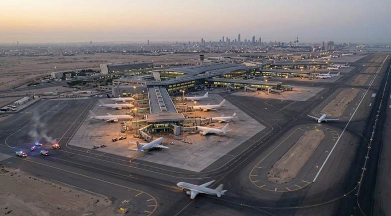 Dronët iranianë godasin Aeroportin Ndërkombëtar të Kuvajtit