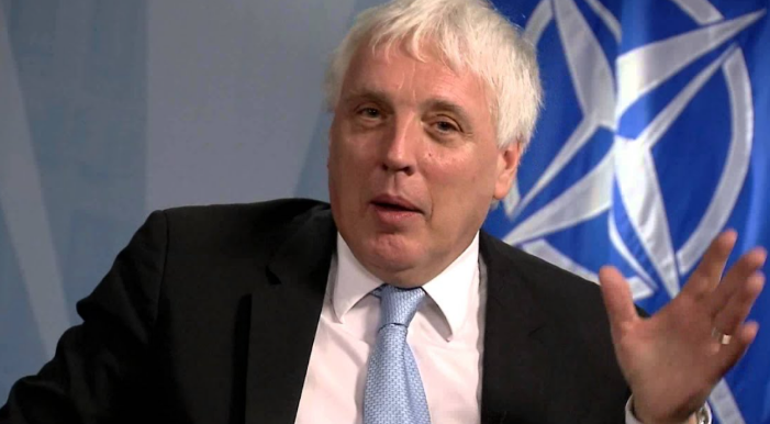 Ish zëdhënësi i NATO s  Jamie Shea  Nuk dua të vdes pa e parë Kosovën në NATO