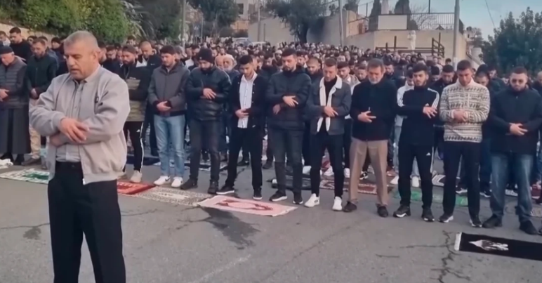 Tension gjatë faljes së Bajramit në Jerusalem  forcat izraelite përdorin gaz lotsjellës