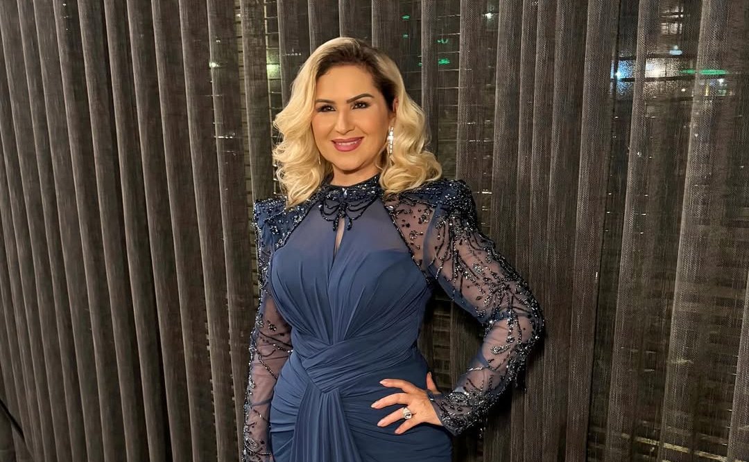 Nuk e priste  Mbesa e surprizon Shyhrete Behlulin për 8 Mars  reagimi i saj bëhet viral