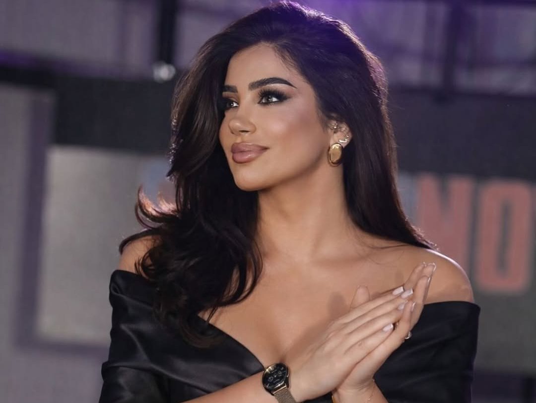 Elegante dhe plot stil  Arjola Demiri  ndez  rrjetin me foton e fundit