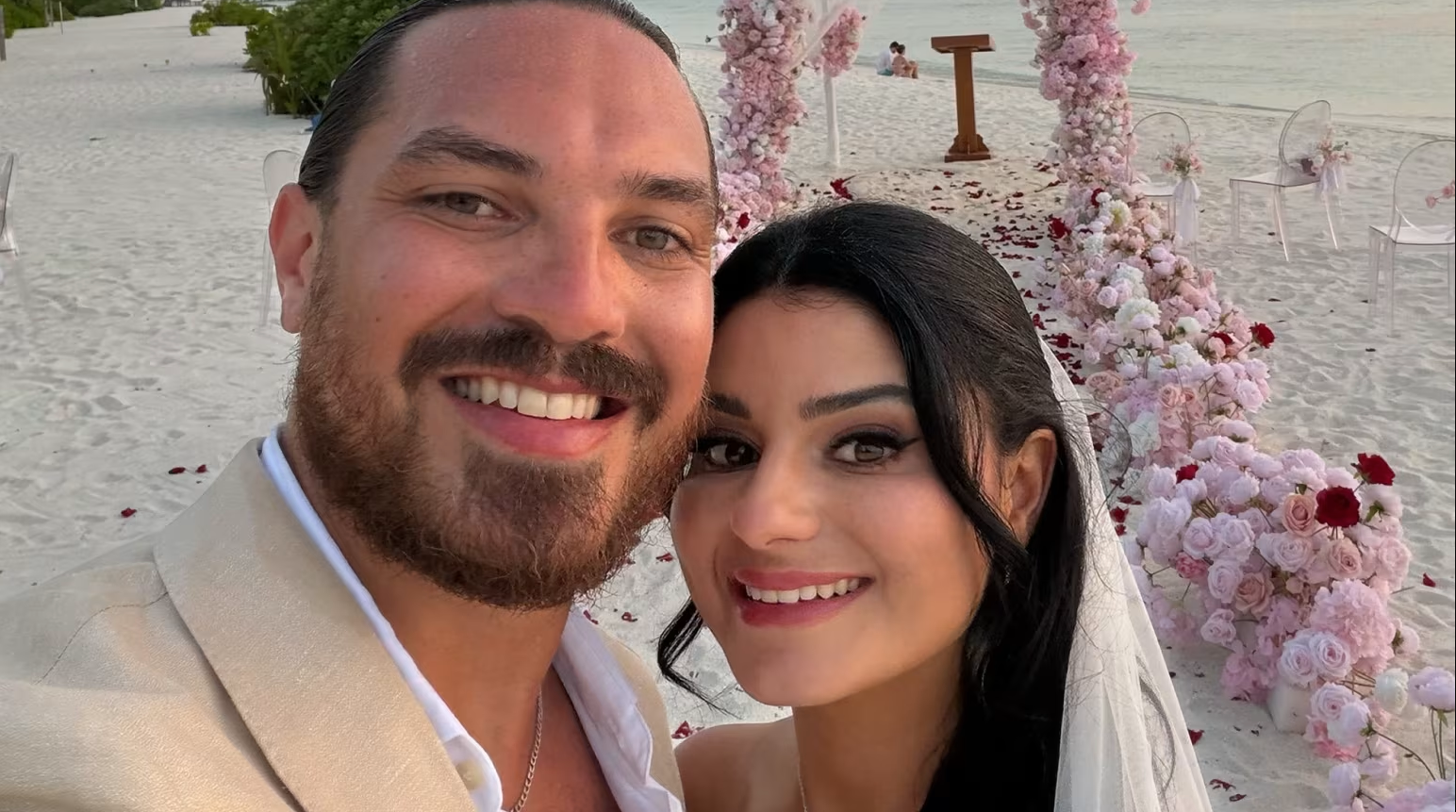 Shkuan në Maldive për t u martuar dhe mbetën atje  historia e çiftit po SHOKON rrjetin 