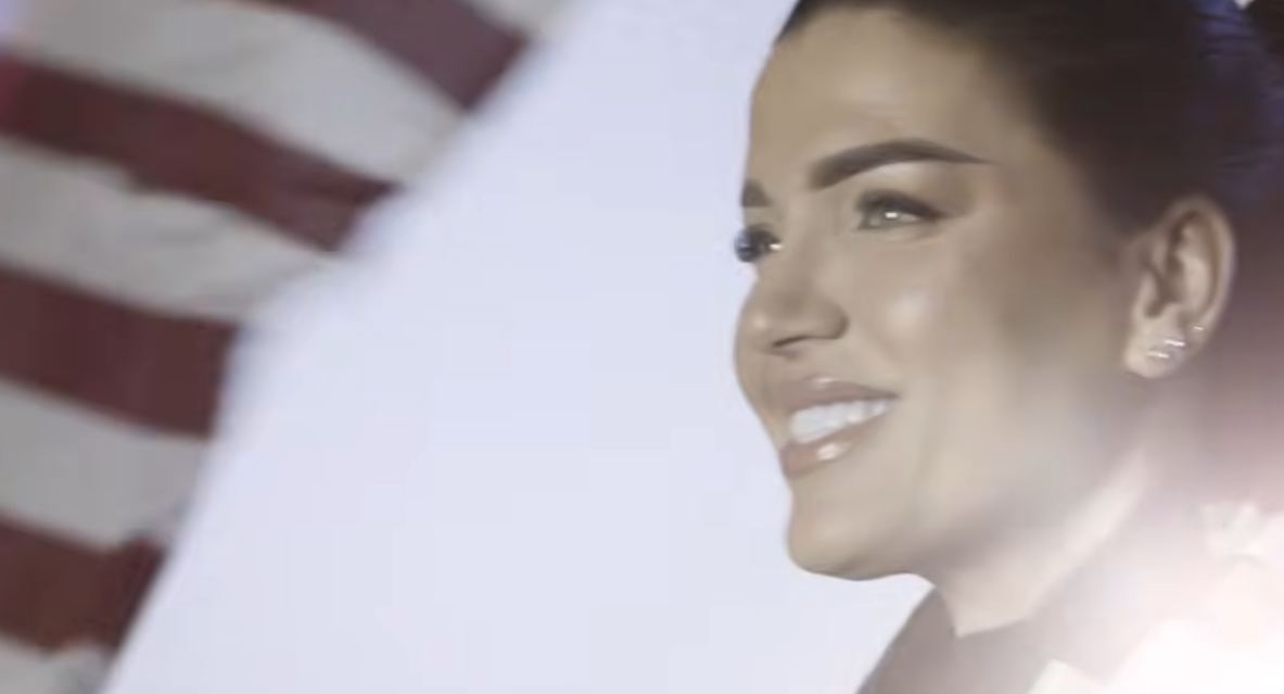  Në Amerikë po shkojmë   Edona Llalloshi i kushton këngë Kosovës