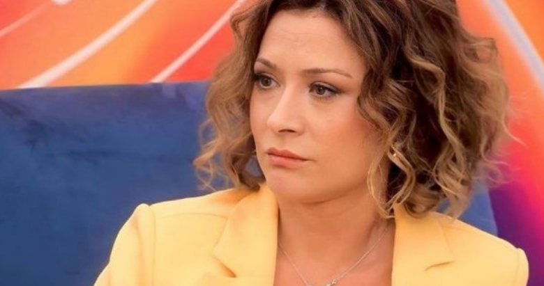 Egla Ceno reagon ashpër ndaj Rogertit  Ky sendi e ka bazën totalisht 