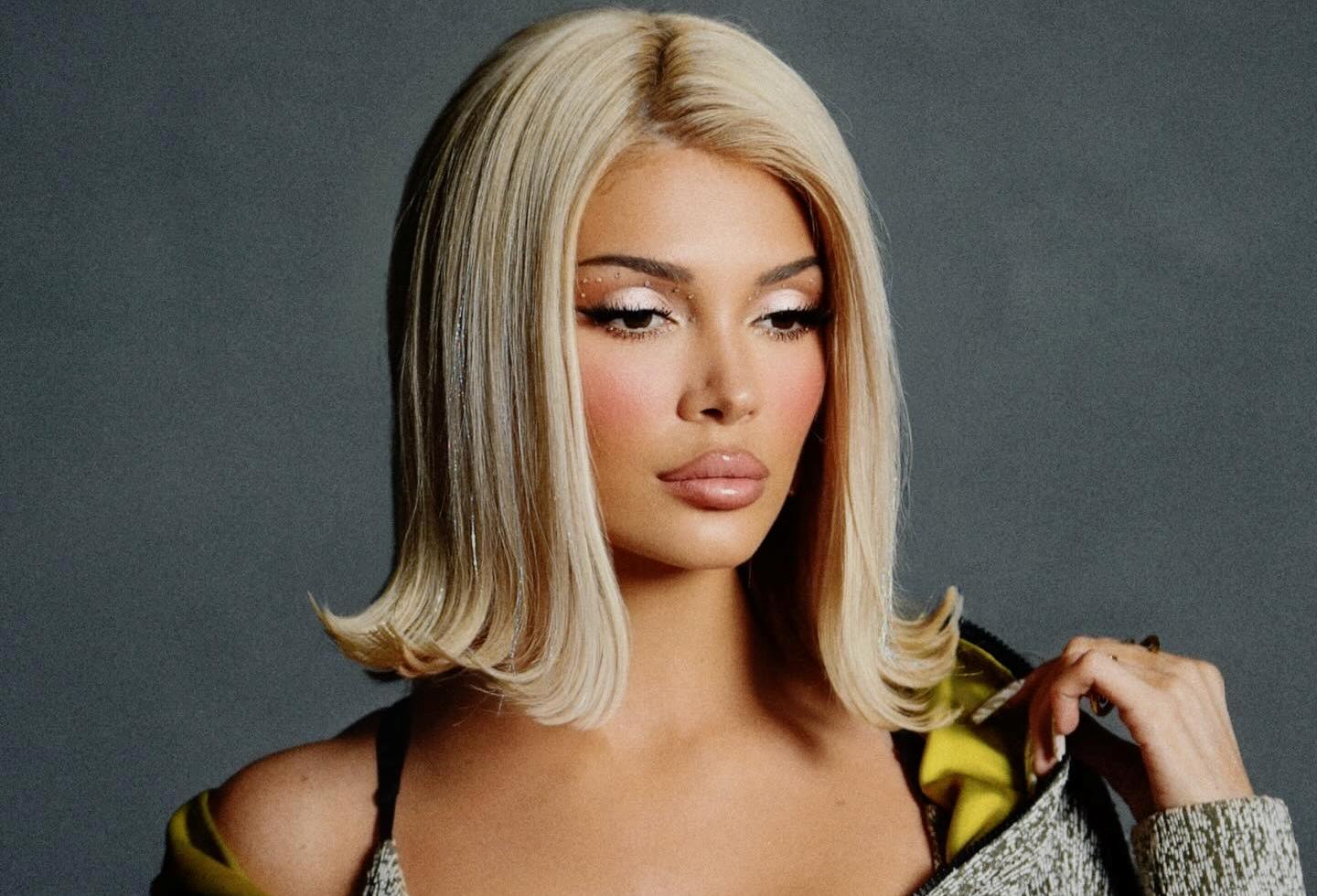 Era Istrefi e  djeg  rrjetin me postimin e fundit