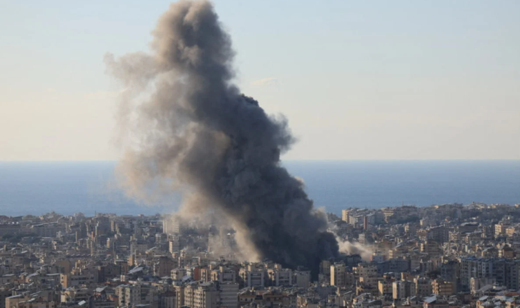 Emiratet e Bashkuara Arabe futen në luftë  sulmojnë për herë të parë Iranin  SHBA dhe Izraeli godasin 5 rafineri nafte