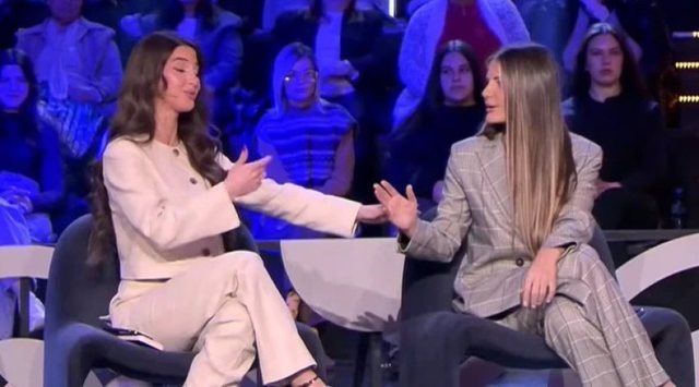  Jozi e kishte fajin   përplasje mes Valbona Mhillit dhe Loredana Bratit në emision
