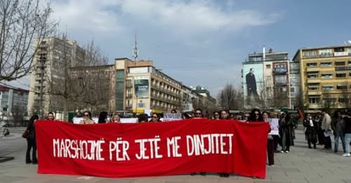  S festojmë  njëra tjetrën e mbrojmë    marshohet në Prishtinë për Ditën e Gruas