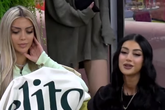  Ke të fala nga     motra e Mateos takon Brikenën