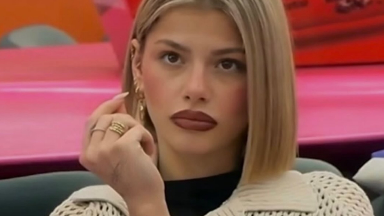 Nikol rrëfeu se nuk flet me të  reagon për herë të parë e ëma e banores  Të vërtetën e dimë unë dhe ajo  historia ime 