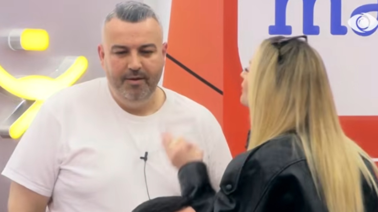  Është Zoti për ty në këtë lojë   Selin debaton me Rogertin  Ai është Miri  ordiner family   gishtin jo me mua 