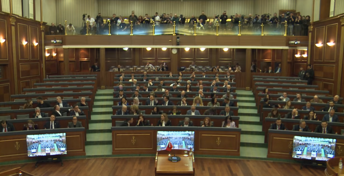  Nuk ka kourum për ndryshimet kushtetuese  Nuk votohet propozimi i Osmanit