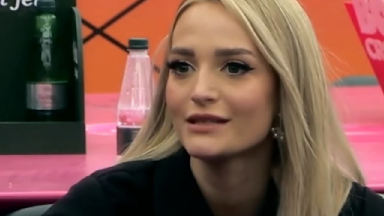  Gashtë motrat e tua të presin me fitore    Selin merr mesazh nga kunatat  Motrat e Gimbos jeni dhe 