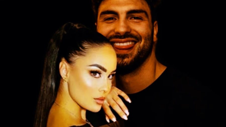 Marrin fund spekulimet  Xhensila Myrtezaj dhe Ledri Vula kapen  mat  duke u puthur