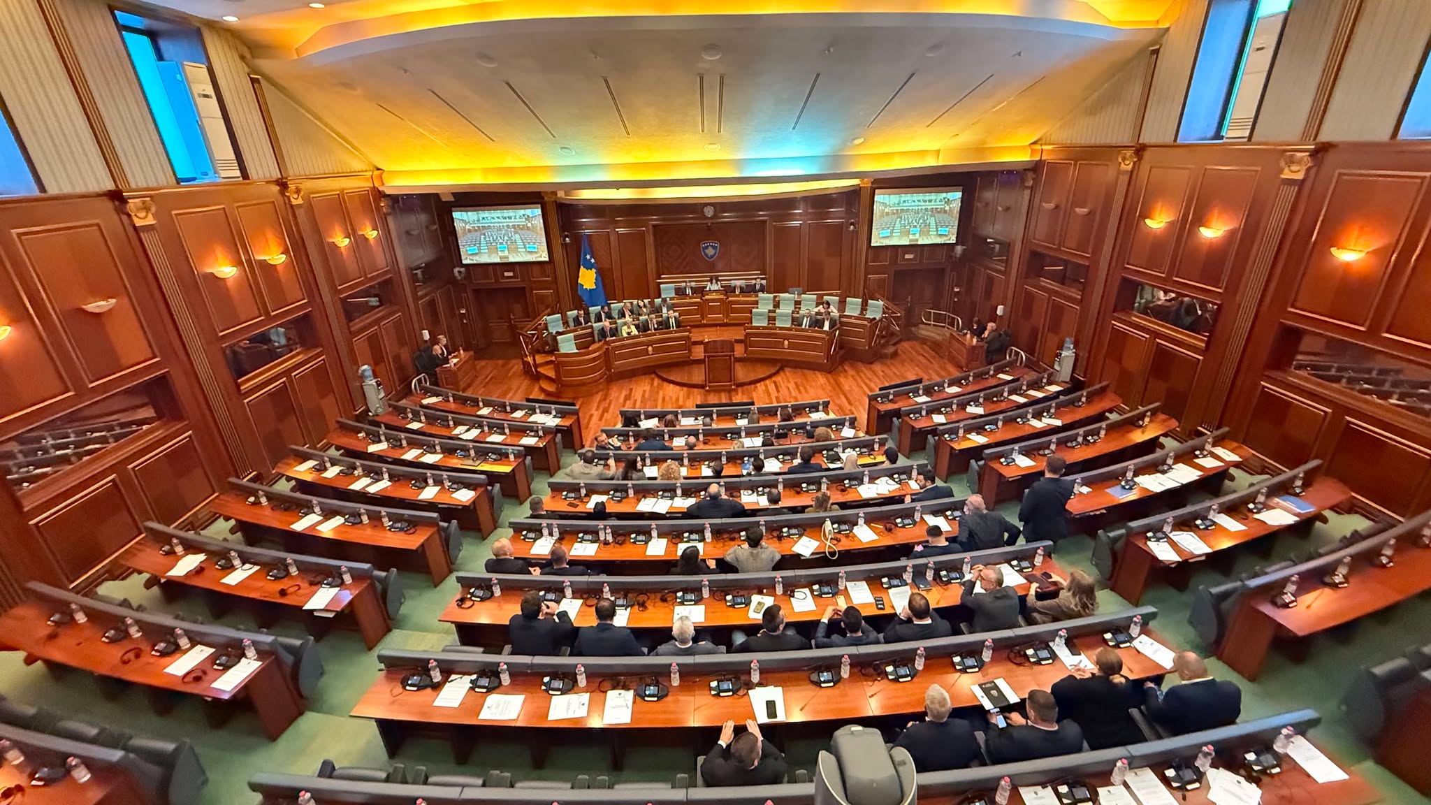 Kuvendi thërret sonte seancë për zgjedhjen e presidentit  kandidate Feride Rushiti dhe Hatixhe Hoxha