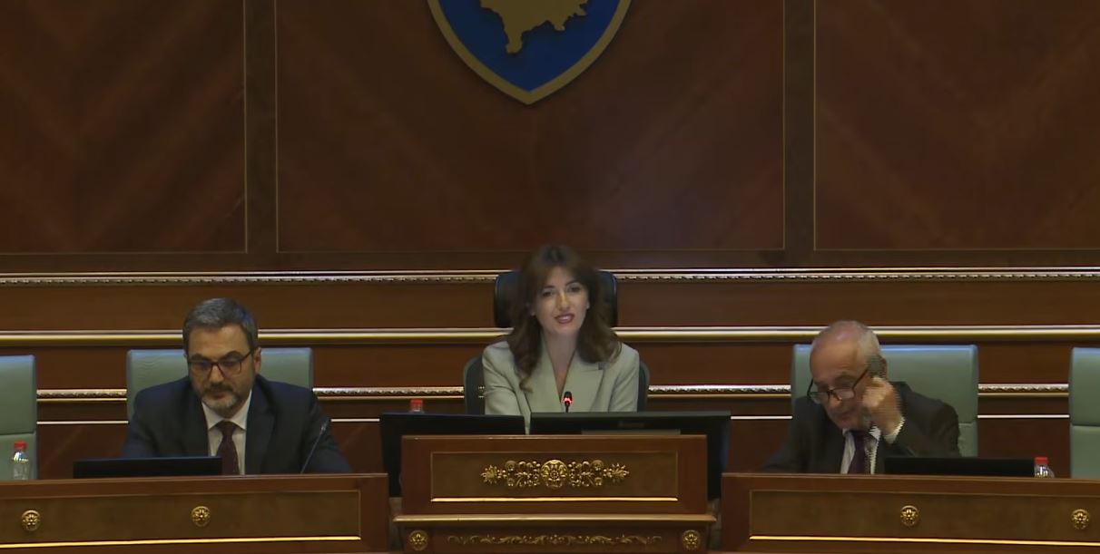 Haxhiu i bën thirrje opozitës që të vijnë në sallë