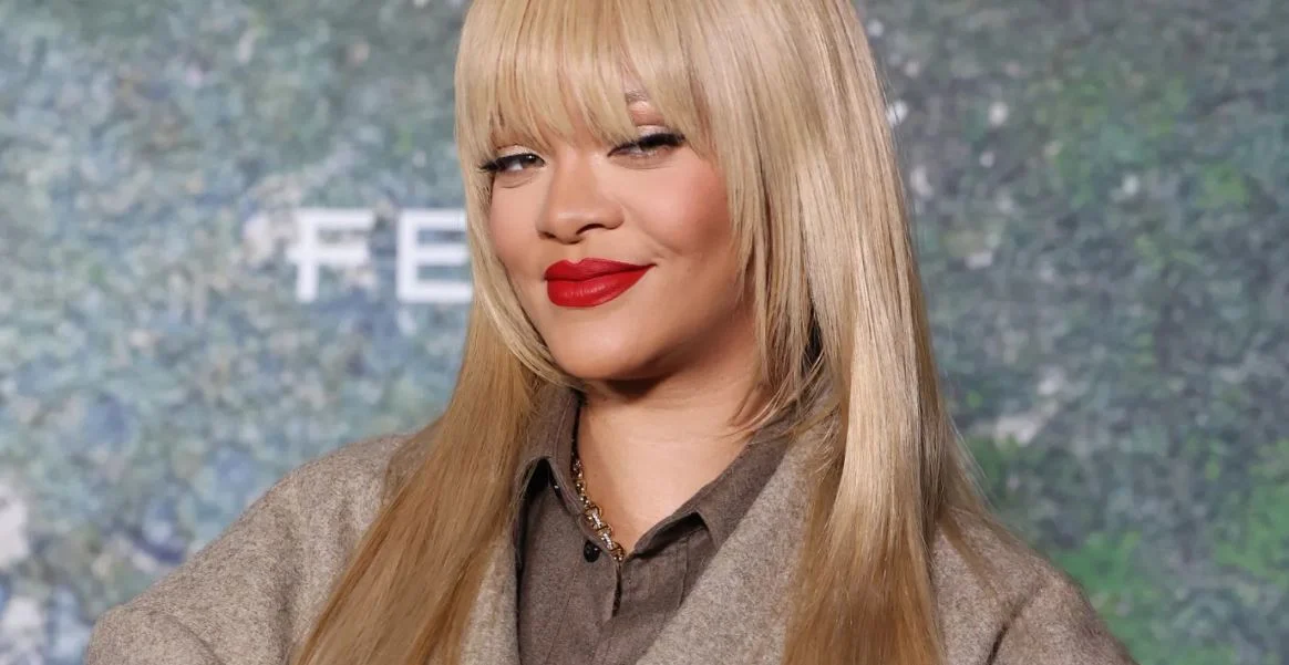 Mësuesja i bleu dikur këpucë  Rihanna sot i dhuron një shtëpi