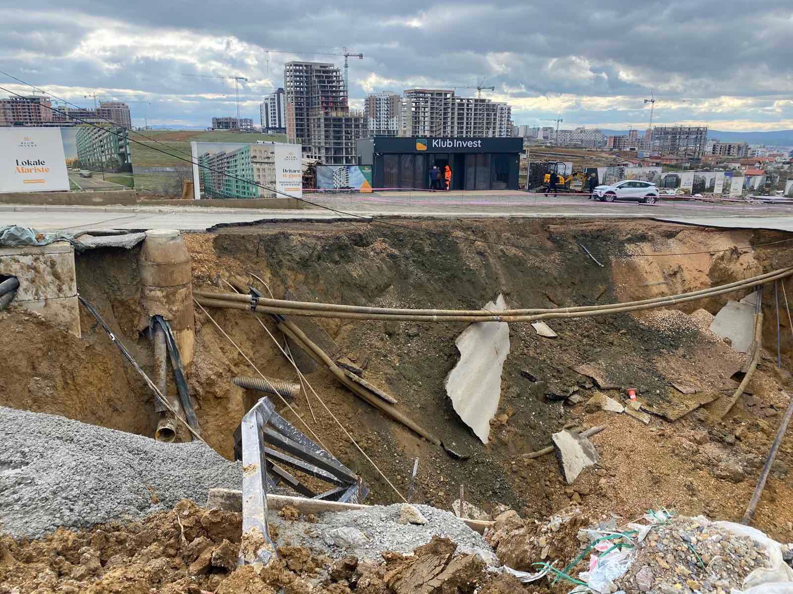 Shembja e rrugës në Prishtinë  Përparim Rama njofton për 30 mijë euro gjobë investitorit