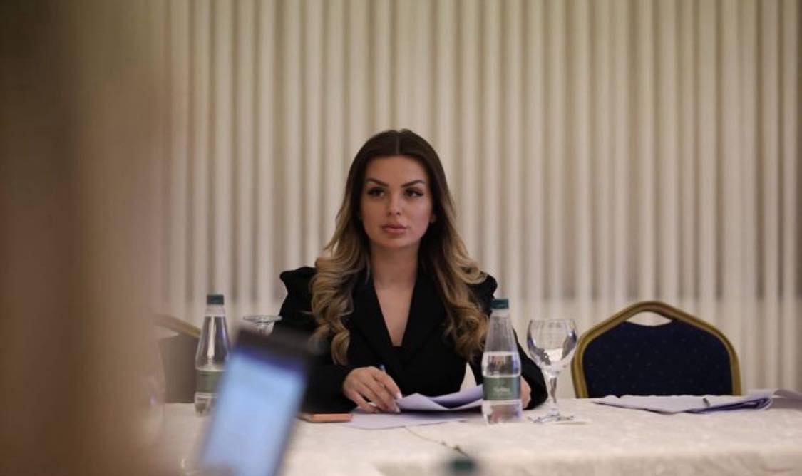 Mirlinda Krasniqi reagon Abdixhikut  E papranueshme   Fushë Kosova pa asnjë anëtarë të kryesisë në LDK