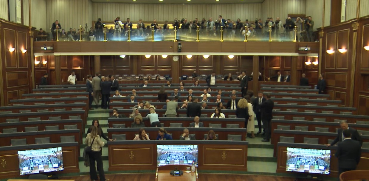 Tentimi i fundit për presidentin  nis seanca vetëm me deputetët e LVV së