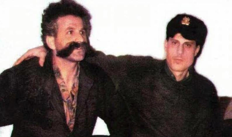 Mesazh pa fjalë  Endriti publikon foton e Thaçit krah Adem Jasharit