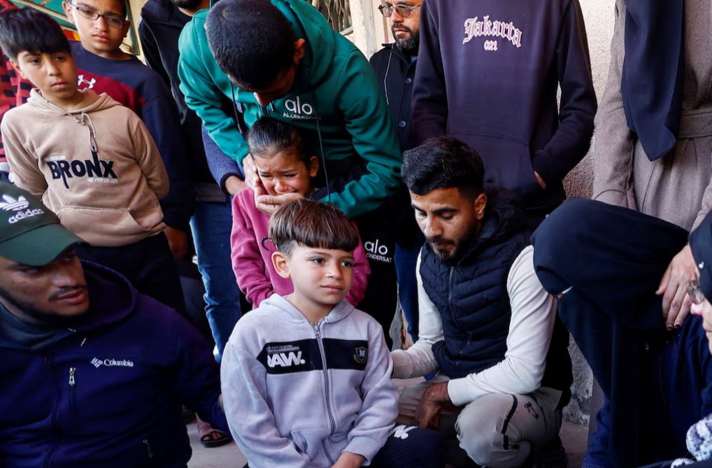 Sulmet izraelite vrasin katër persona në Gaza pas bisedimeve të reja për armëpushim