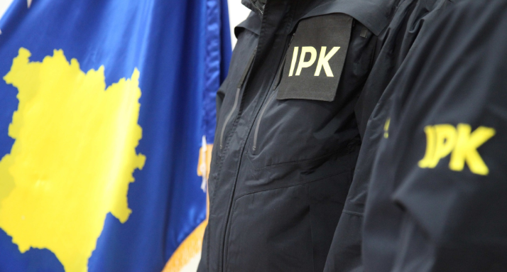 Polici në rroba civile rreh dikë pas mesnate  i shkakton lëndime të rënda   IPK ja arreston zyrtarin policor
