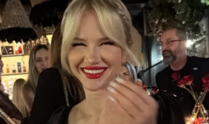 Sara Kolami  çmend  rrjetin me paraqitjen joshëse