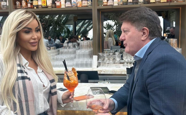 Fjolla Morina takon Milaim Zekën  ai i lexon një poezi të vitit 2001