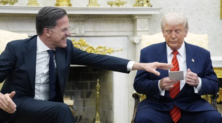 Shefi i NATO s u pyet nëse e konsideron ende Trumpin  babush 