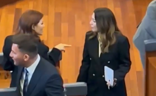 Edona Llalloshi dhe Adelina Thaçi harrojnë rivalitetin politik në kuvend