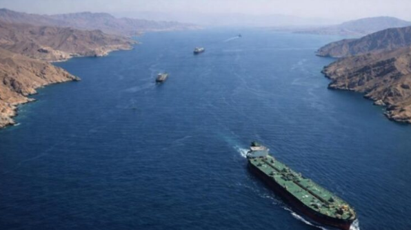Irani zbulon kushtet për anijet që kalojnë përmes Ngushticës së Hormuzit