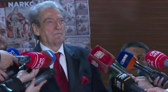 22 të arrestuar në protestën e PD së në Tiranë  Berisha thotë se nuk do të ndalet