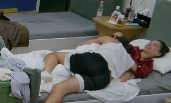 Momente të ëmbla për Adionin dhe Fabjolën  ngjitën për njëri tjetrin