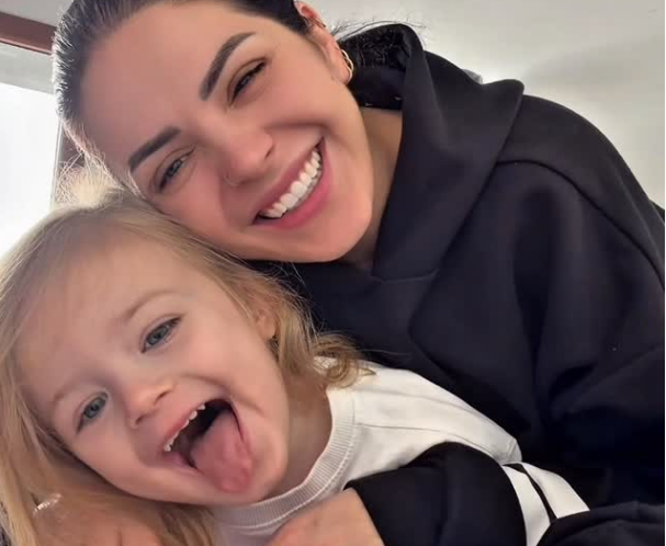  Qava 40 minuta  nuk doja djalë     Fifi tregon si e përjetoi zbulimin e gjinisë së Theos